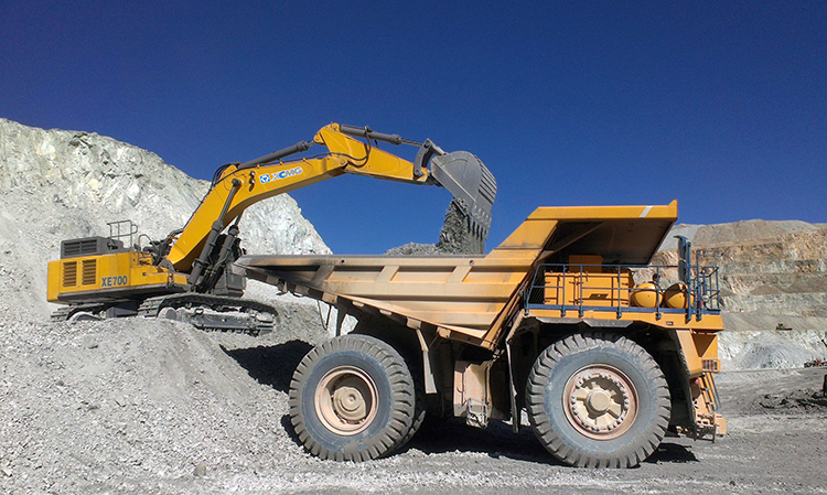 XCMG 70 Ton Large Crawler Mine Excavator Machine XE700D Price